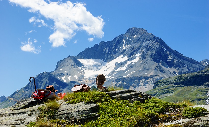 Classic circuit treks in the Alps