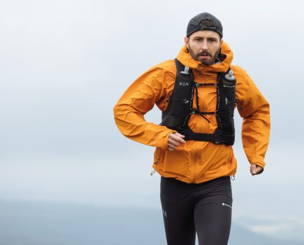 Ultralight runner Simon Roberts running