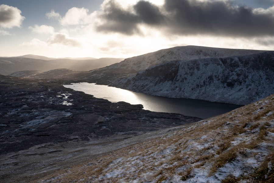 07_Loch Skeen catches the sun on the descent from Lochcraig Head