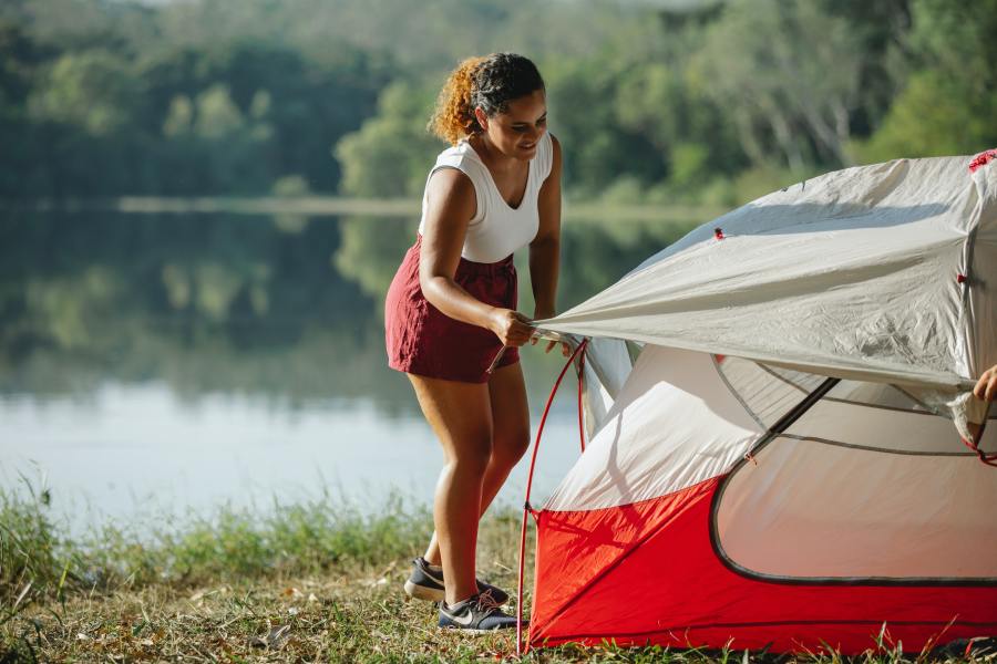 how to clean a tent_pexels-uriel-mont-6271605