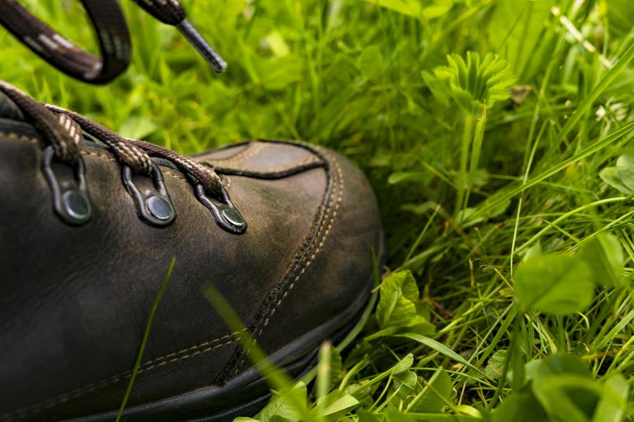 difference between trail shoes and hiking shoes_closeup of hiking boot