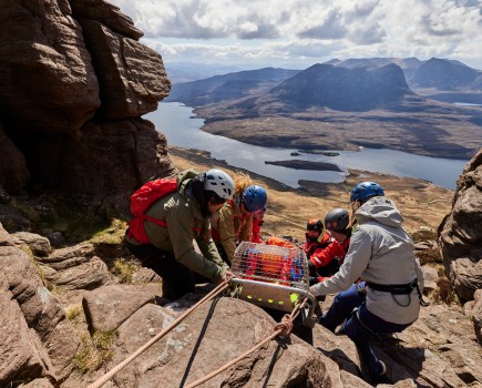 Chris Townsend with Assynt Mountain Rescue_©EdSmith_HH_MRT 48