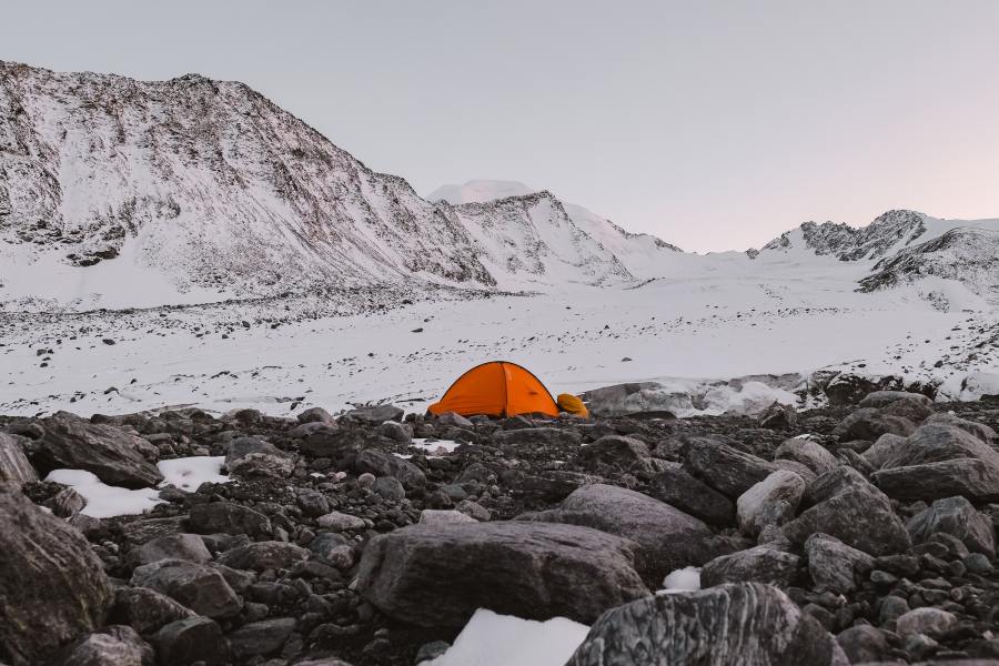 how to winter wild camp_pexels-anna-shvets