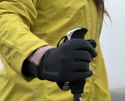 How to waterproof your hiking gloves