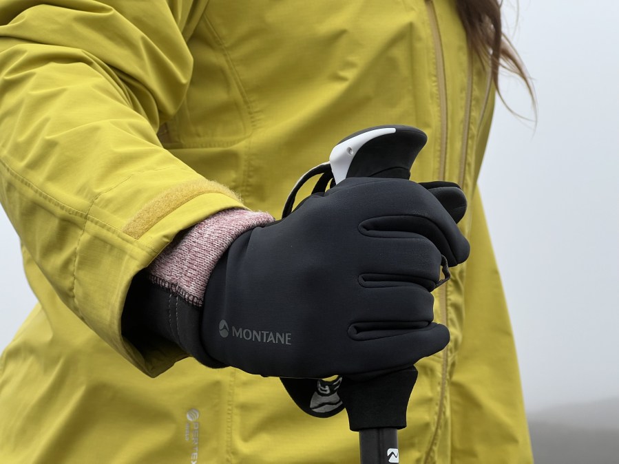 How to waterproof your hiking gloves