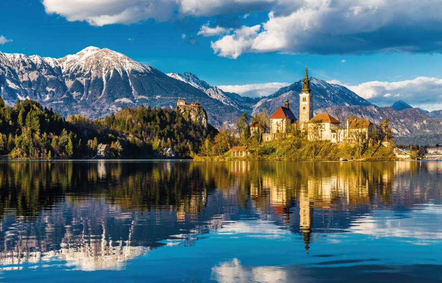 Lakeside on the Juliana Trail.Credit: Shutterstock