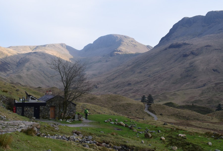 Hiking past Black Sail YHA (1)