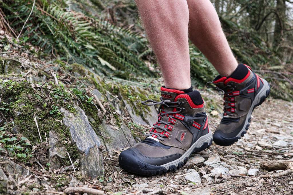 best hiking boots: Keen Ridge Flex