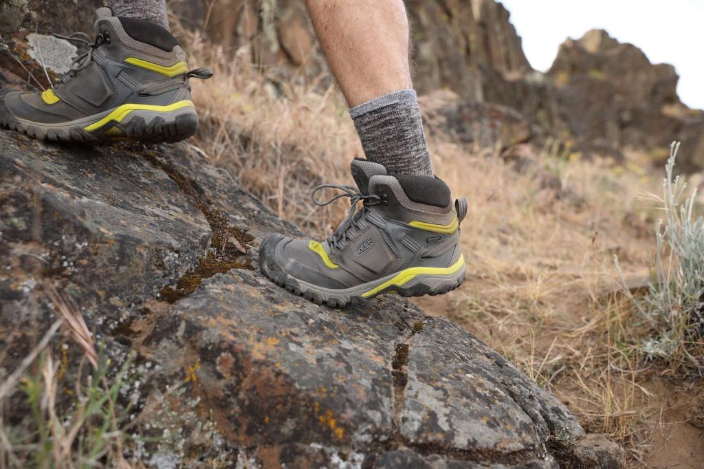 Hiking sandals vs boots