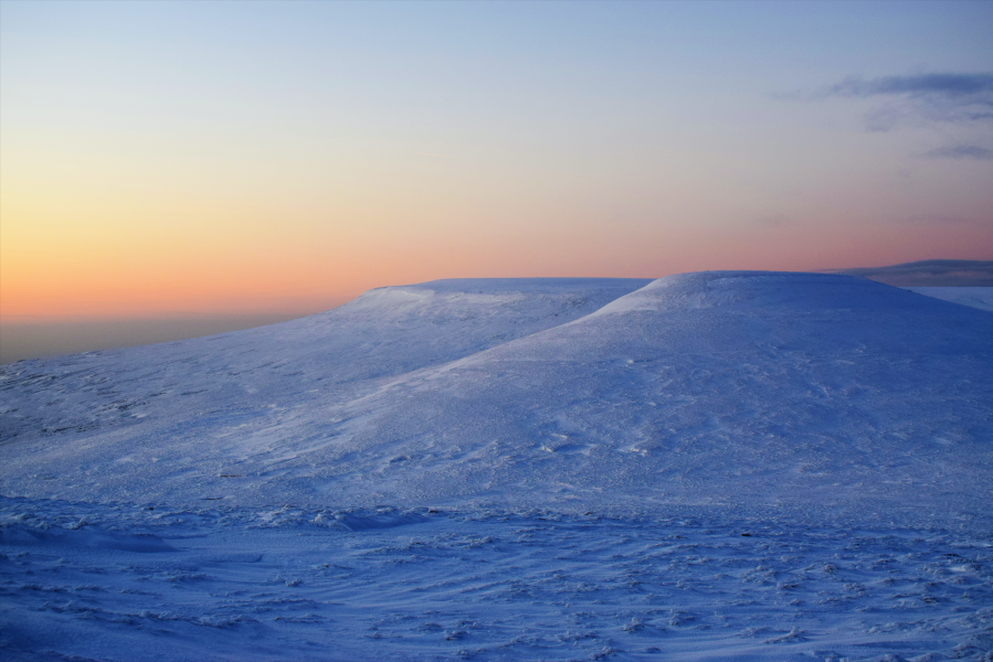 Looking to Cross Fell and Little Dun Fell at dusk, from Great Dun Fell