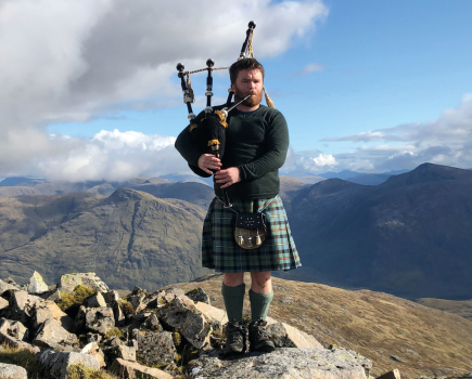 Grant MacLeod, the Munro Bagpiper in his element.