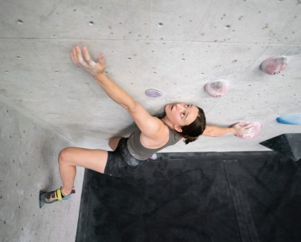Hannah Morris Bouldering at Volume 1 Climbing Credit:Nathan Betts