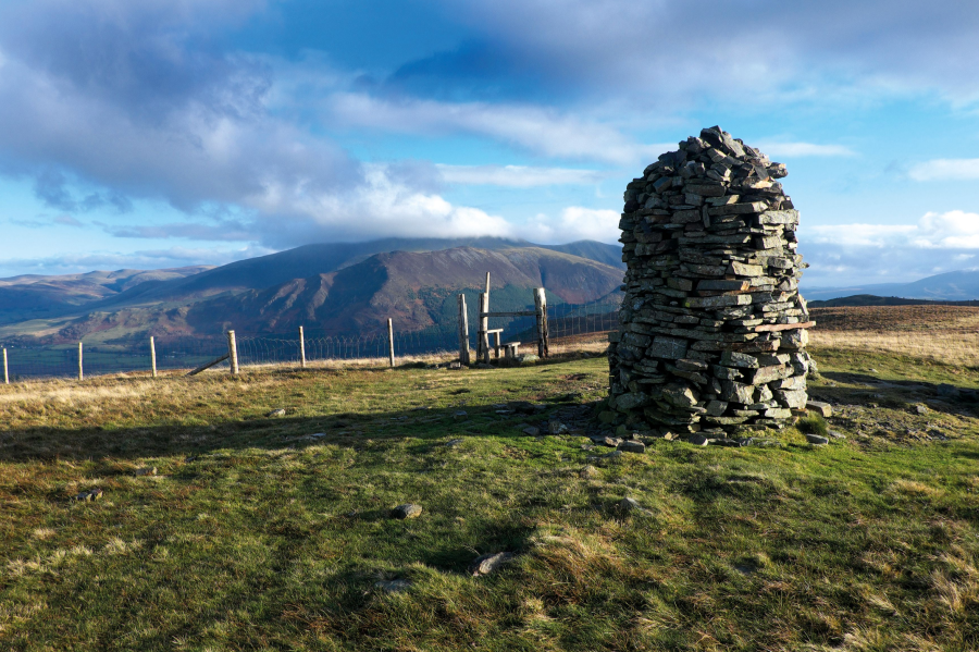 WP5_The stile and cairn on Broom Fell.jpg