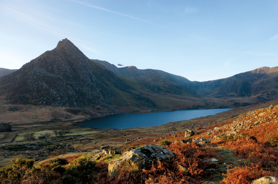 An Ogwen Mountain Rescue helicopter flies past Tryfan from Pen yr Ole Wen.jpg