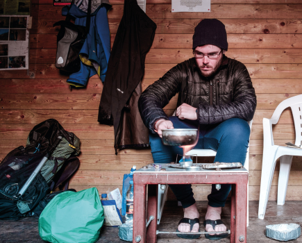 Cooking in camp 7 - Using an alcohol stove in a bothy