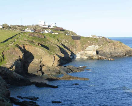 Lizard Point & old lifeboat station.JPG