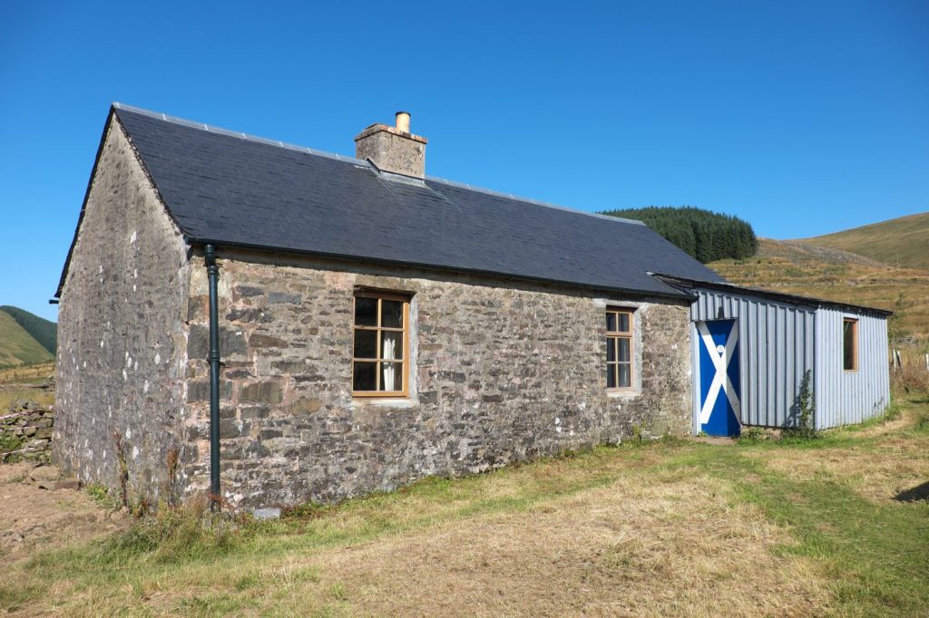 Ettrick Horseshoe - Over Phawhope Bothy is maintained by a bunch of dedicated MBA enthusiasts_VCROW_ DSCF4976