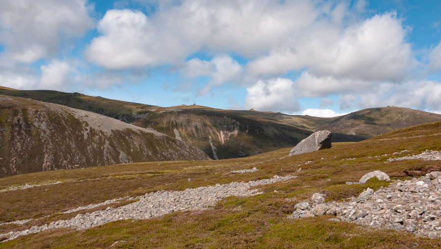 07_The tors of Ben Avon from Carn Liath.jpg