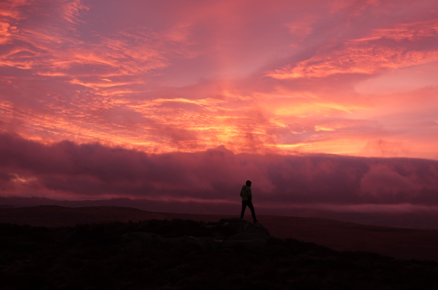 Waking up to an incredible sunrise after a night in Arenig Fawr Bothy (2).JPG
