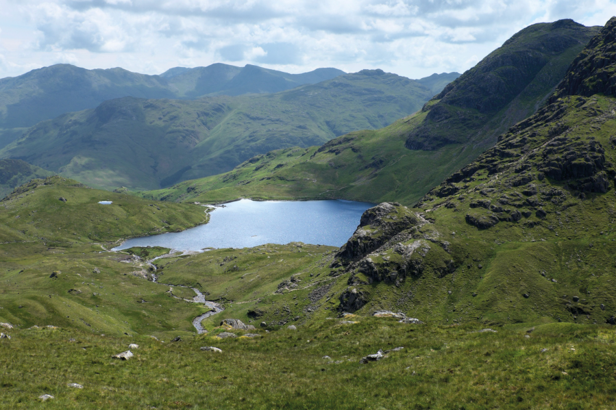 Stickle Tarn can be seen from the Blea Rigg path_DSCF7285.jpg
