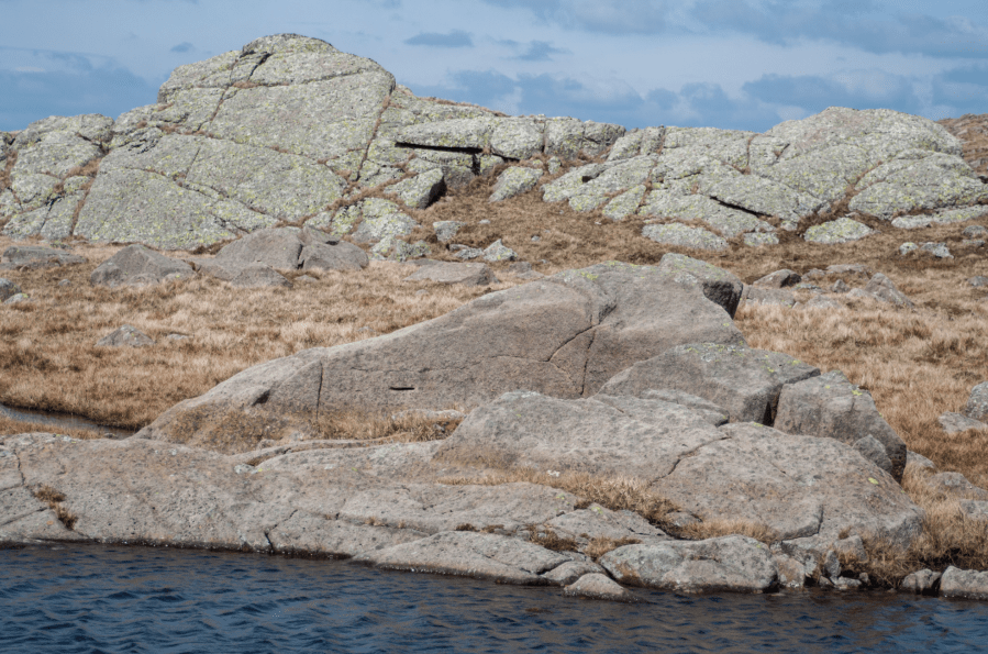 Glaramara - Rocks on Combe Head.jpg