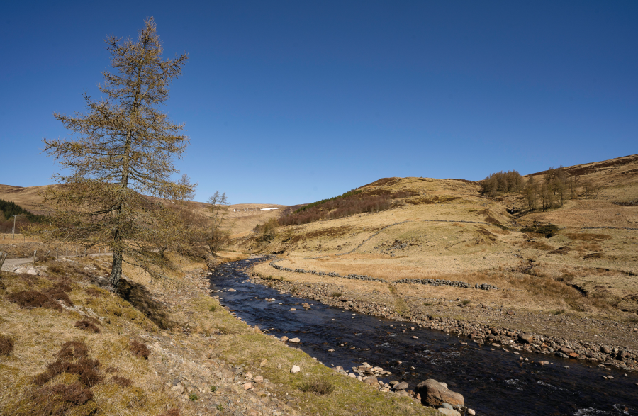 Caenlochan 01_By the River Isla en route for Tulchan Lodge.jpg