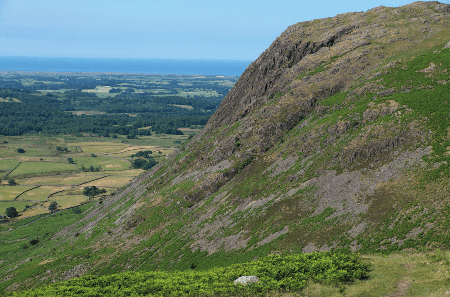 Looking across to Buckbarrow on the climb to Middle Fell_DSCF5877.jpg