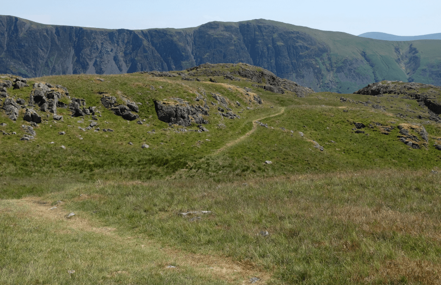 wp6_Fork right and wind your way south-east between rock outcrops.jpg