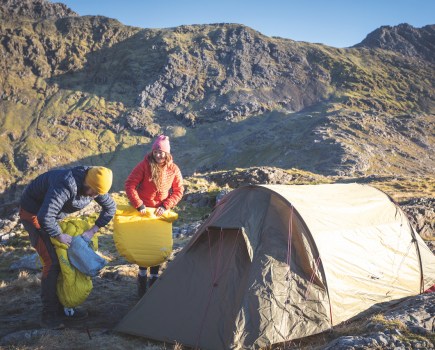 rolling up sleeping mats for camping