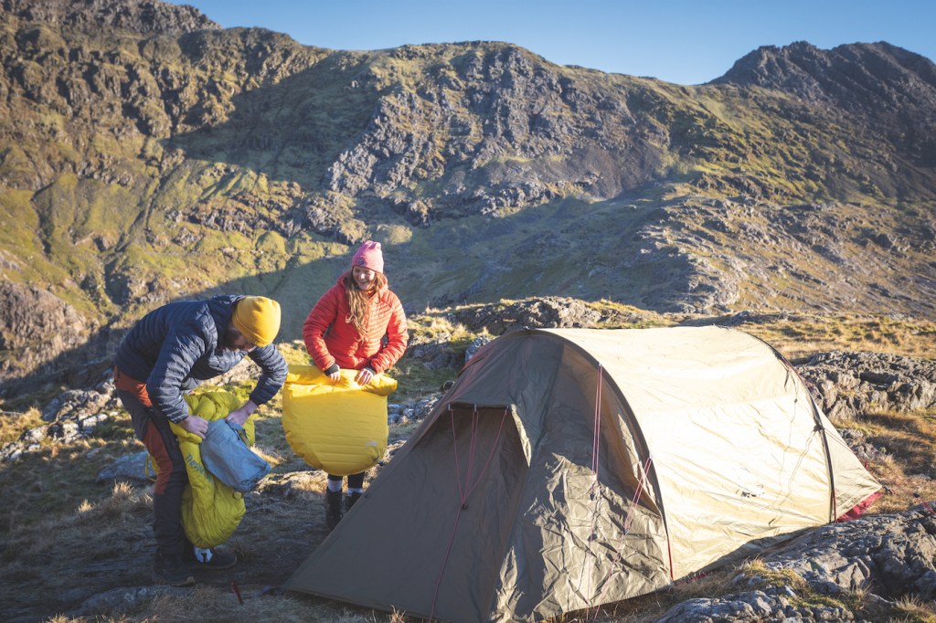 rolling up sleeping mats for camping