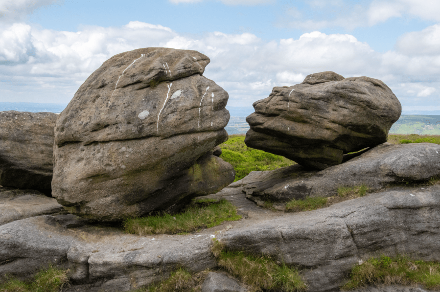 The Kiss - Wain Stones Bleaklow Head.jpg