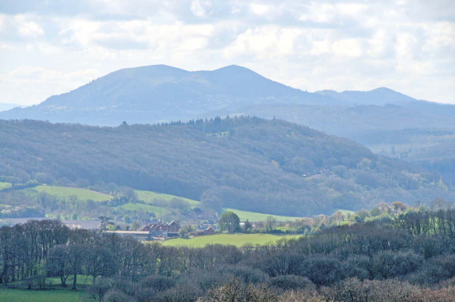 Photi 1: The impressive northern end of the Malvern Hills seen from near Clifton upon Teme.JPG