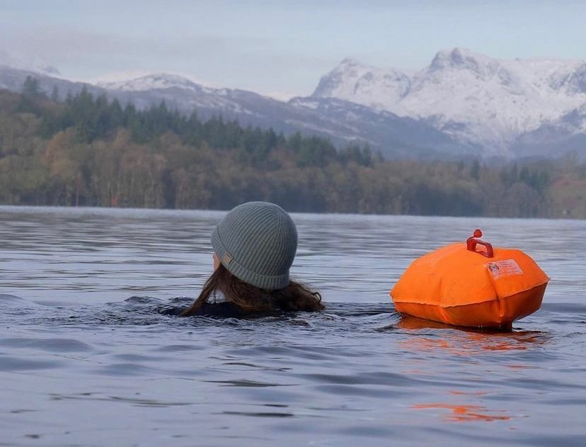 Vicki McCreadie Sunday swims in snowy Lakeland credit HDDN Media @hddnmedia