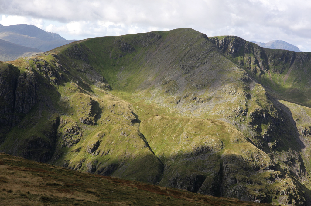 Looking across to Dollywaggon Pike from the Deepdale Round Hause ridge_VCROW