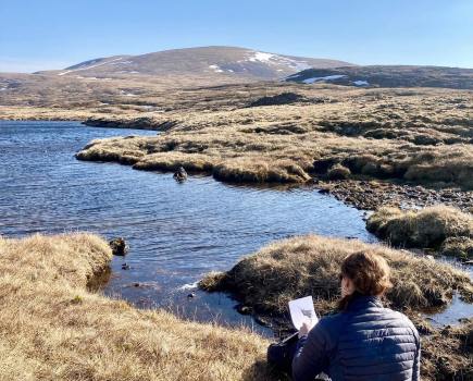 Tessa drawing in the Cairngorms_credit Tessa Simpson
