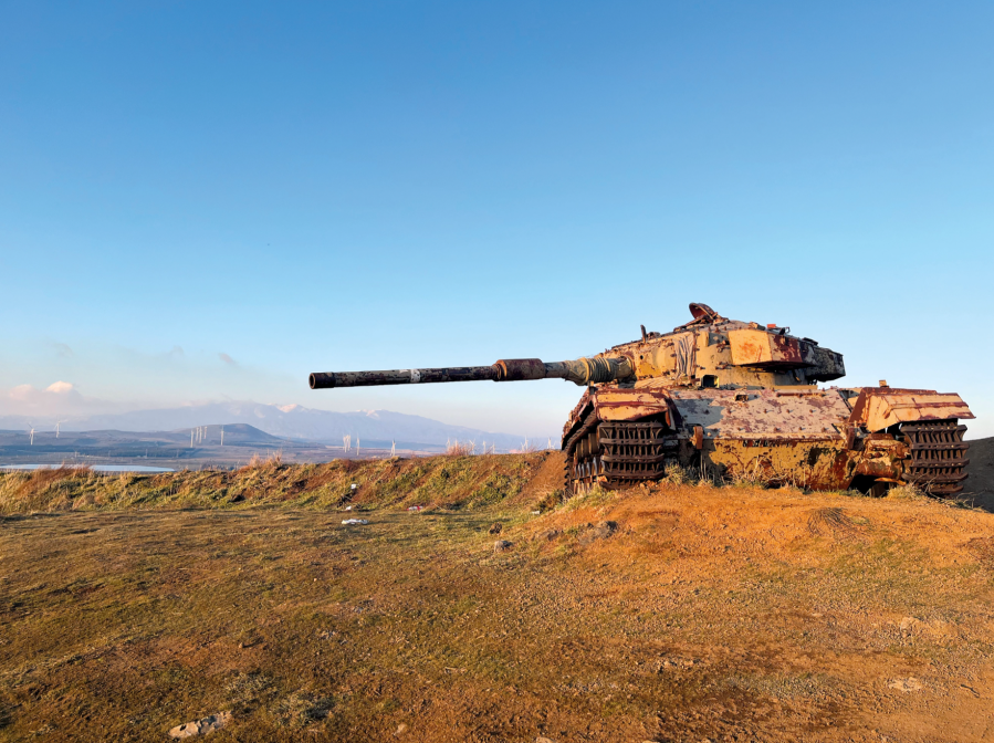 Tank looking towards the Syrian border in the Golan