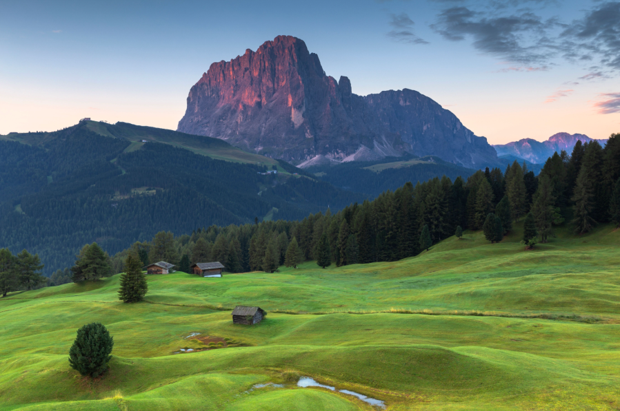 First light on Sassolungo peak, Daunei, Selva Val Gardena - credit Robert harding:Shutterstock 