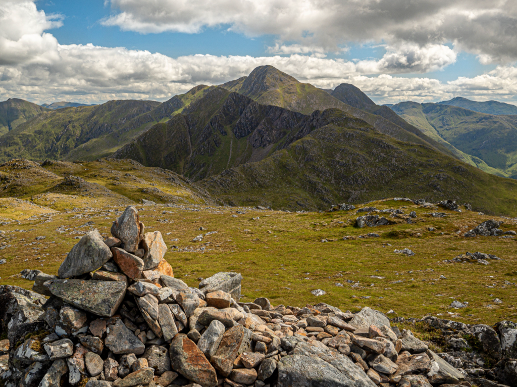 5 - Waypoint 5 - Five Sisters ridge from Sgùrr na Mòraich - P7230273.jpg