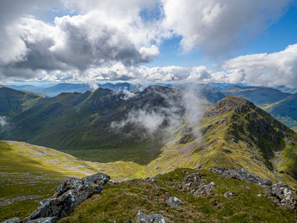 14 - Sgùrr na Carnach from Sgùrr Fhuaran - P7230228.jpg