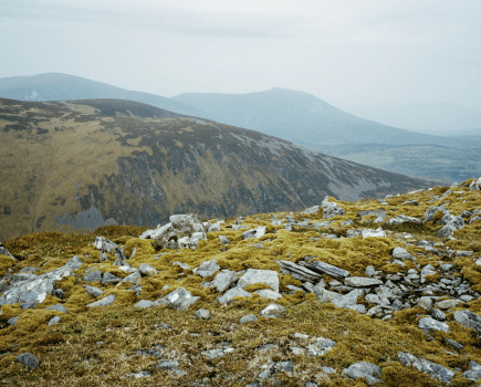 9 Rocky summit terrain and hazy views to Beinn a_ Ghlo