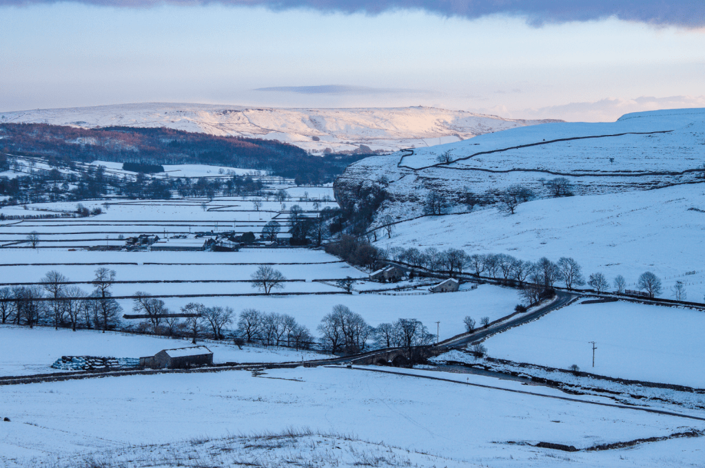 11 - Kilnsey Crag and Wharfedale - High Wind Bank-0739