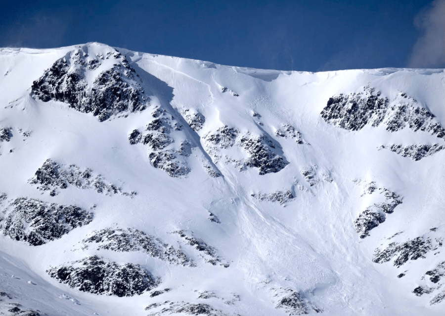 Windslab avalanche release from just below the ridge line