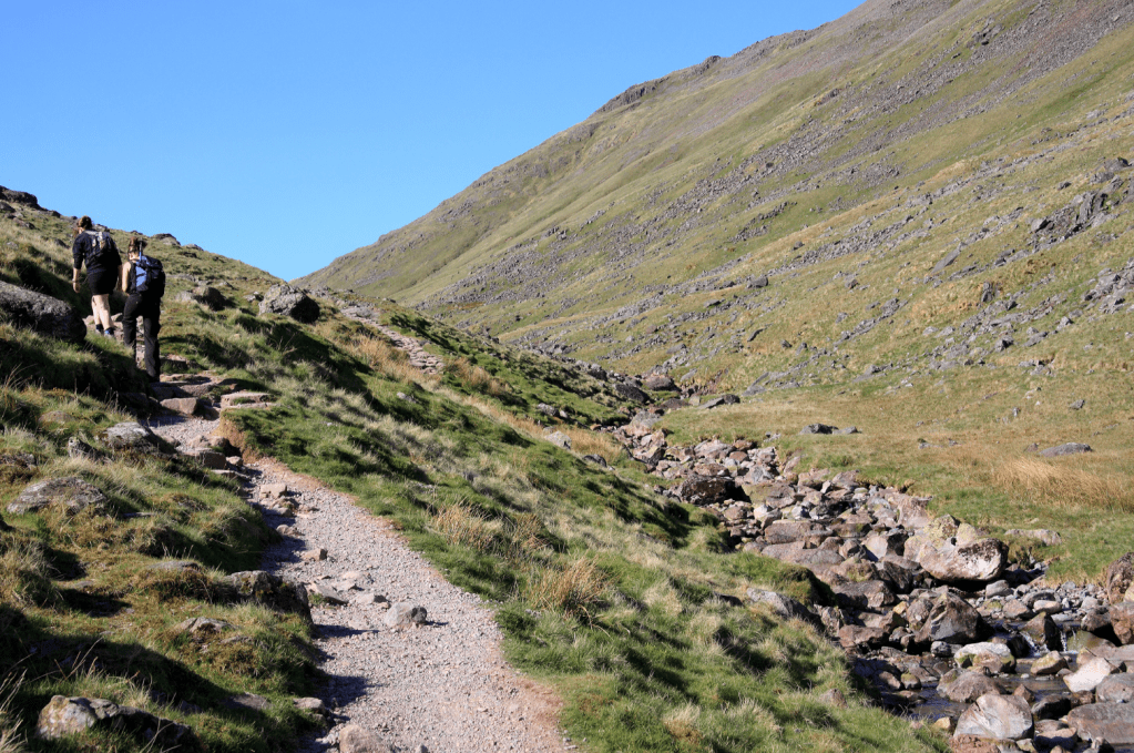 On the steady ascent towards Sty Head_4723