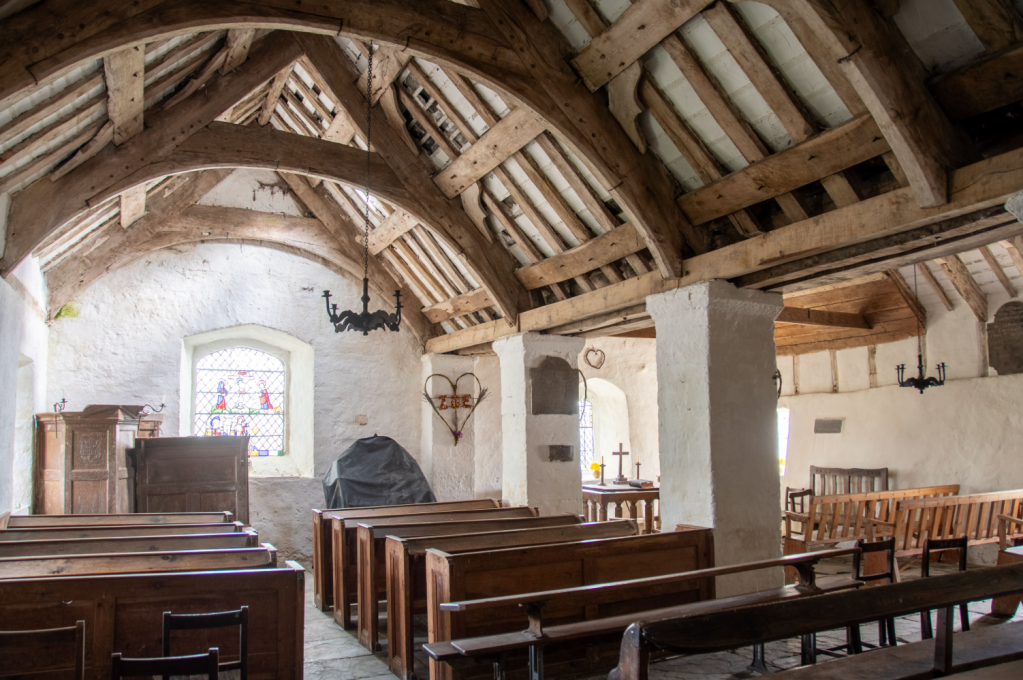Saint Rhychwyns church Llanrhychwyn 01