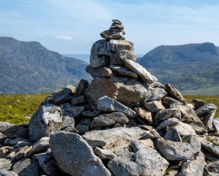 Cairn on Moelfre with Rhinog Fawr _ Rhinog Fach