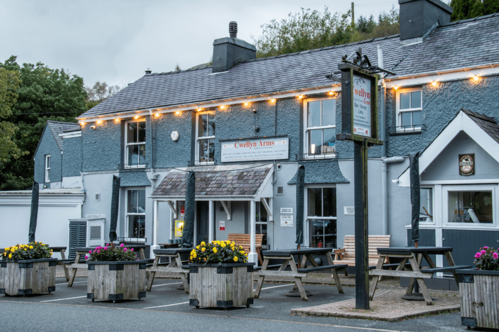 The Cwellyn Arms Rhyd Ddu -01