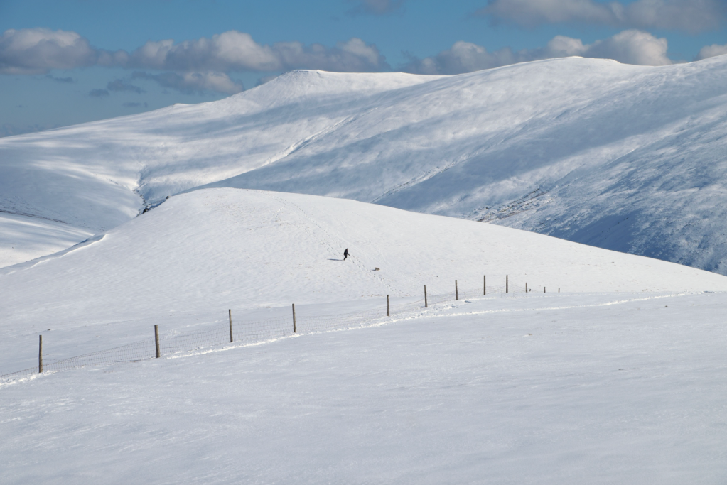 Looking towards Lonscale Fell's east top, with Blencathra behind_DSCF4325
