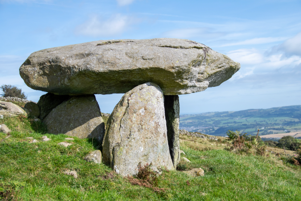 Maen y Bardd neolithic burial chamber -02
