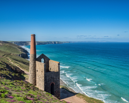 Photo 3: An iconic ruined engine house marks the site of the former tin mine at Wheal Coates_ credit Shutterstock_2350129061