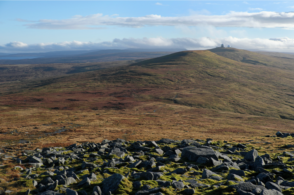 Looking back to Great Dun Fell on the climb to Cross Fell, the highest point in the Pennines_VCROW